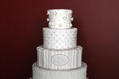 Black and white pattern on fondant