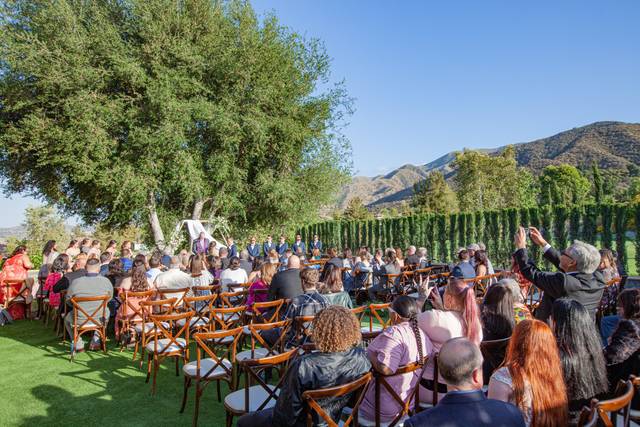 Crowd at a ceremony - Shannon King Photography