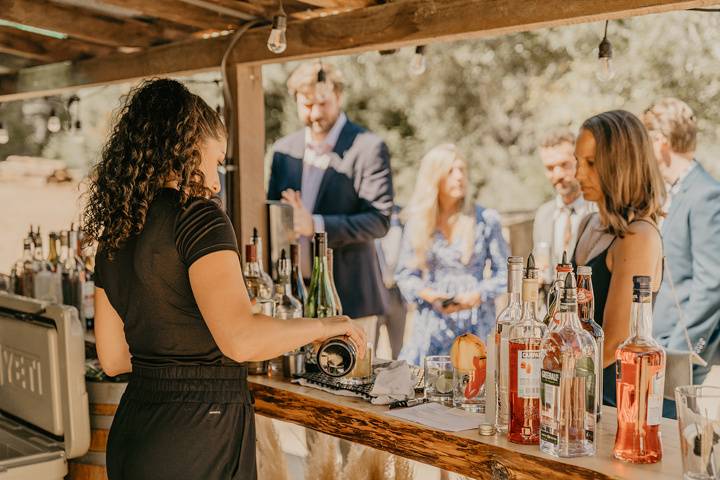 Barn bar