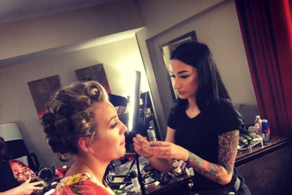 Kaitlyn doing bridal makeup