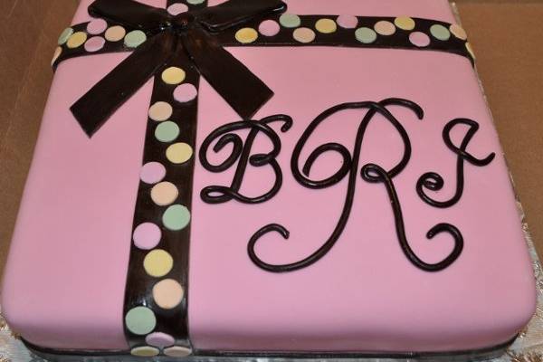baby shower cake, gift package