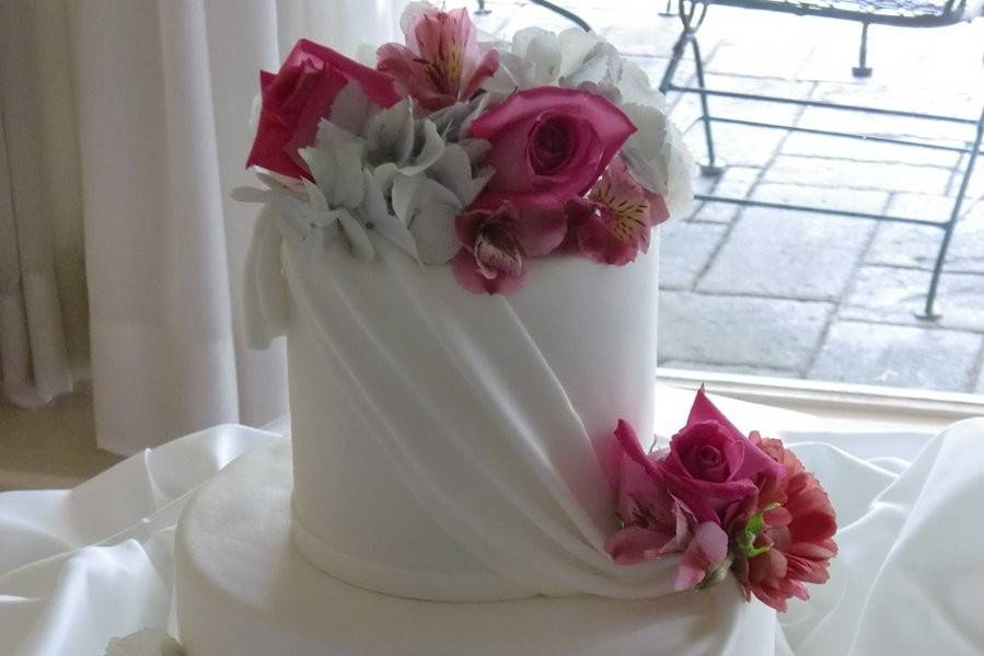 Cake with fondant drapings