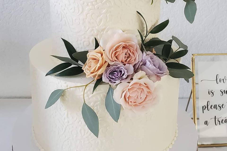 Tool box with bridal cake