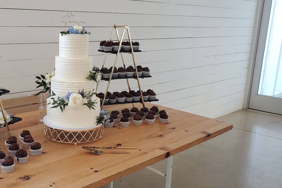 Semi-naked chocolate cake