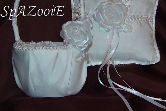 Flower girl basket. Pillow for the ring bearer. This was They can match and they can also match your dress.