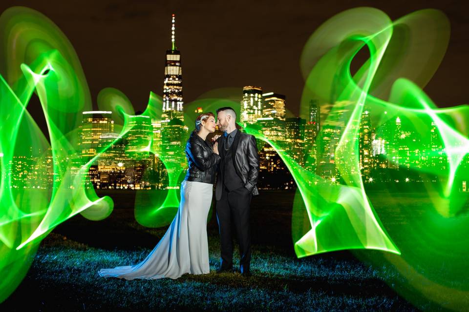 Newlyweds in the city - Liberty State Park