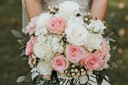 White and pink bridal bouquet