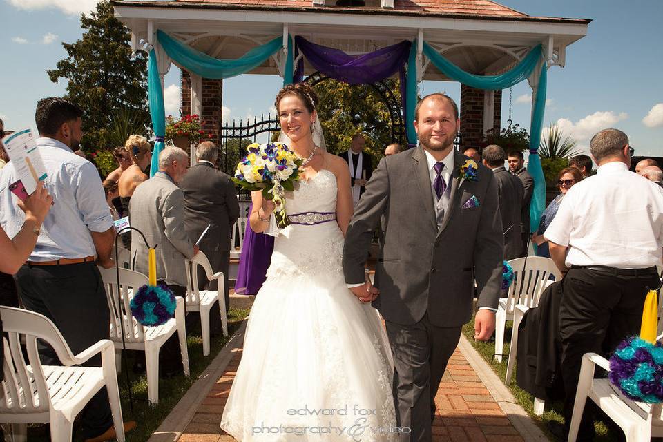 Bride with a bouquet of wedding flower