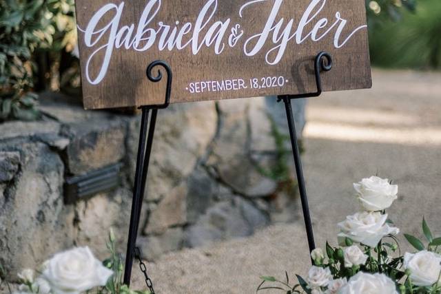 Wood welcome sign