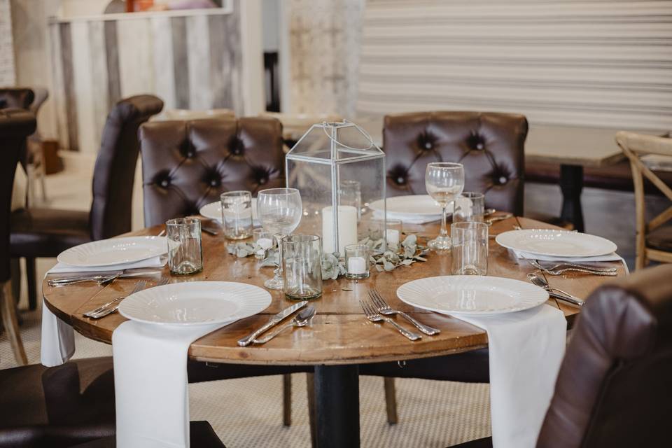 Small round table setting
