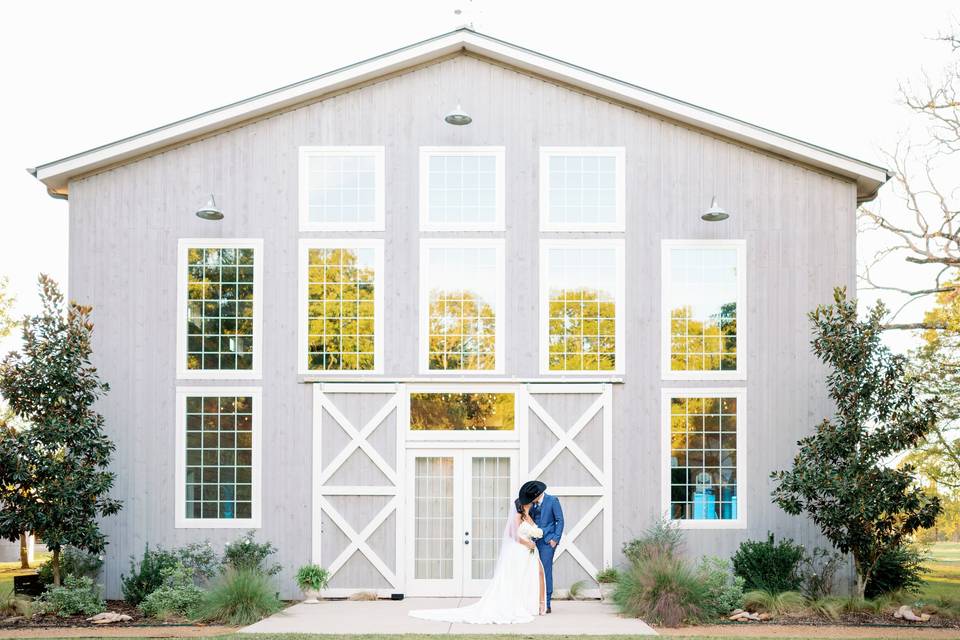 Rustic chic barnyard wedding