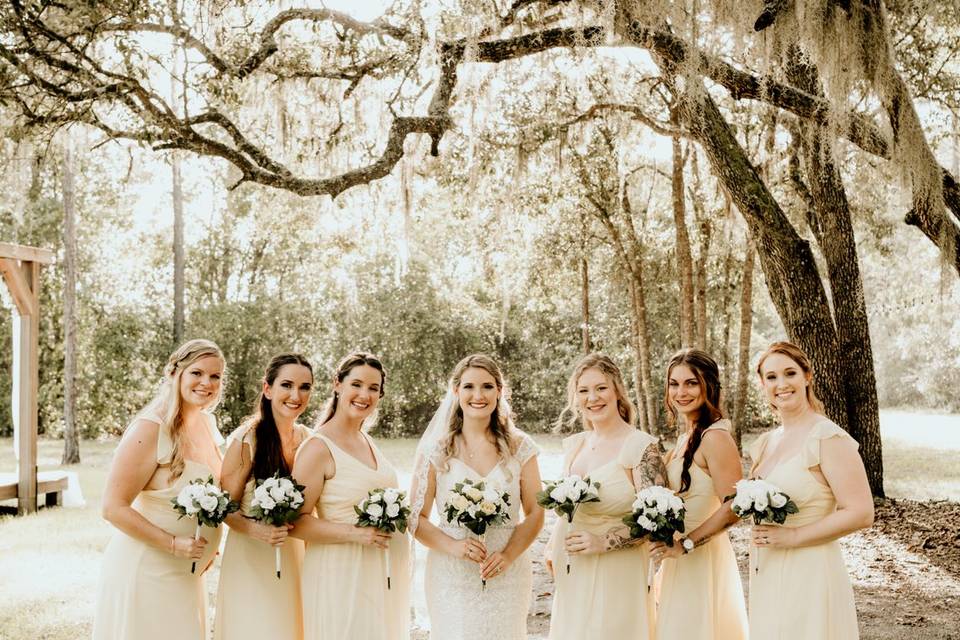 Lindsey and her bridal Party
