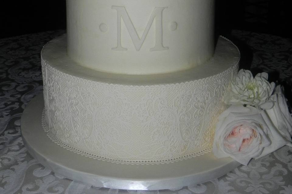 Buttercream finish with edible cake lace
