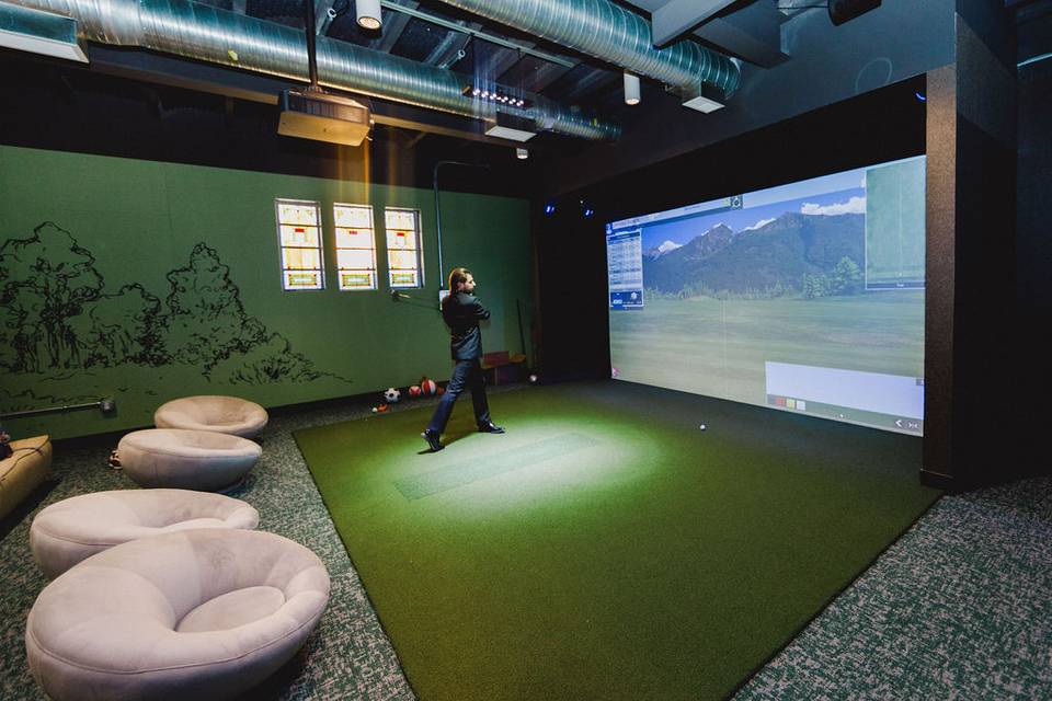 Golf Simulator/Ready Space