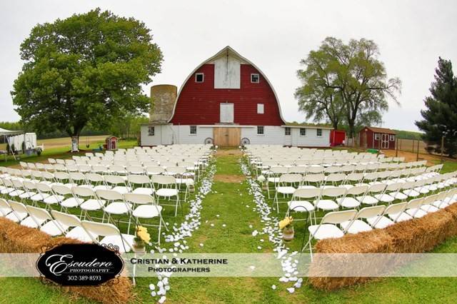 Country Delaware Wedding Photography
Wedding Photography at The Farm in Felton Delaware