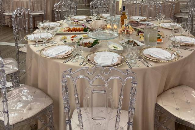 Centerpiece & Table Set Up