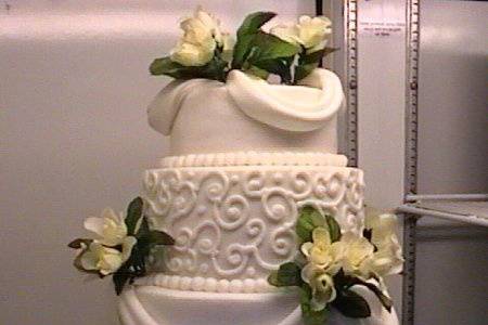 Butter Cream Finish With Fondant Swags