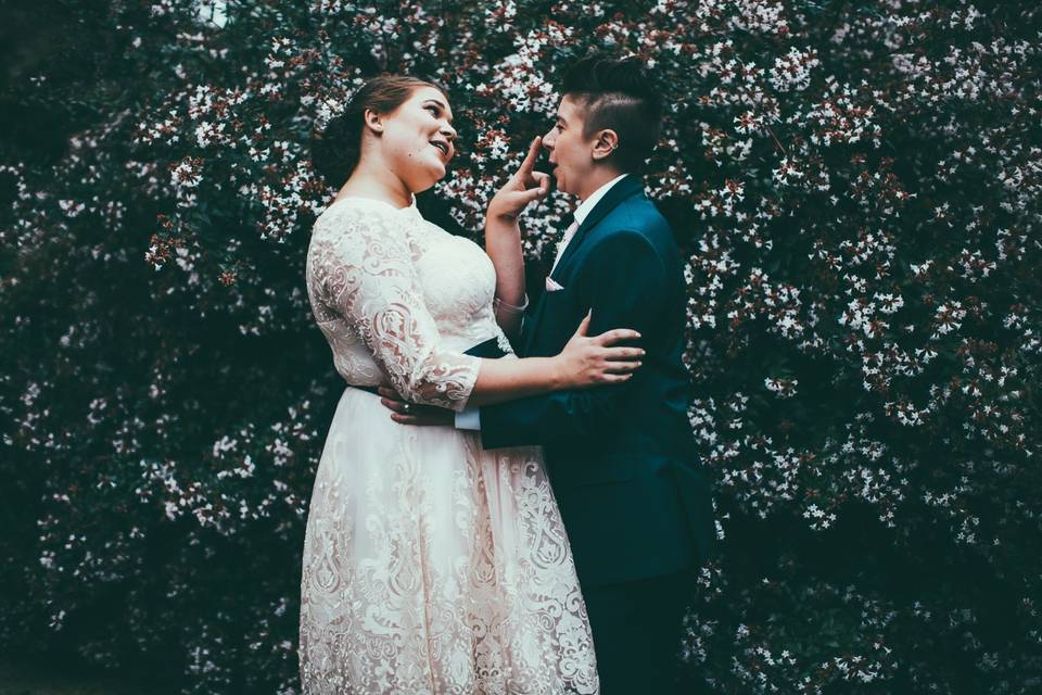 Newlyweds in bloom - Dana Kae Photography