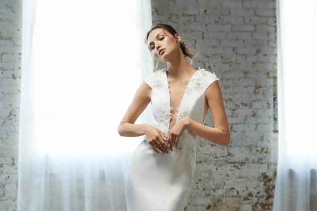 Deep neckline