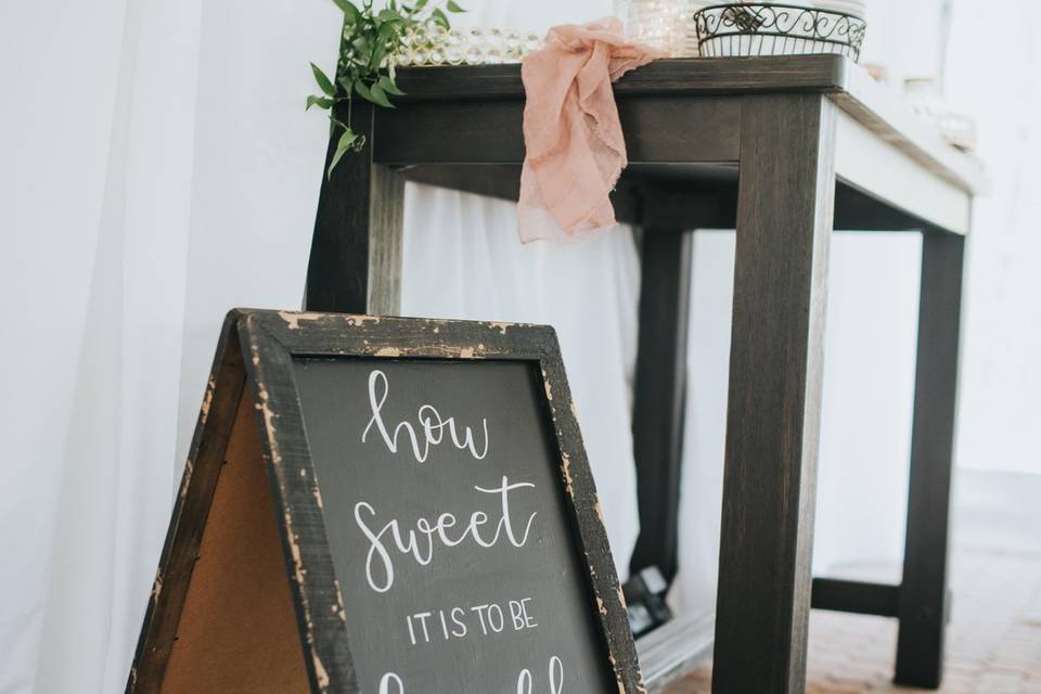 Dessert table signage