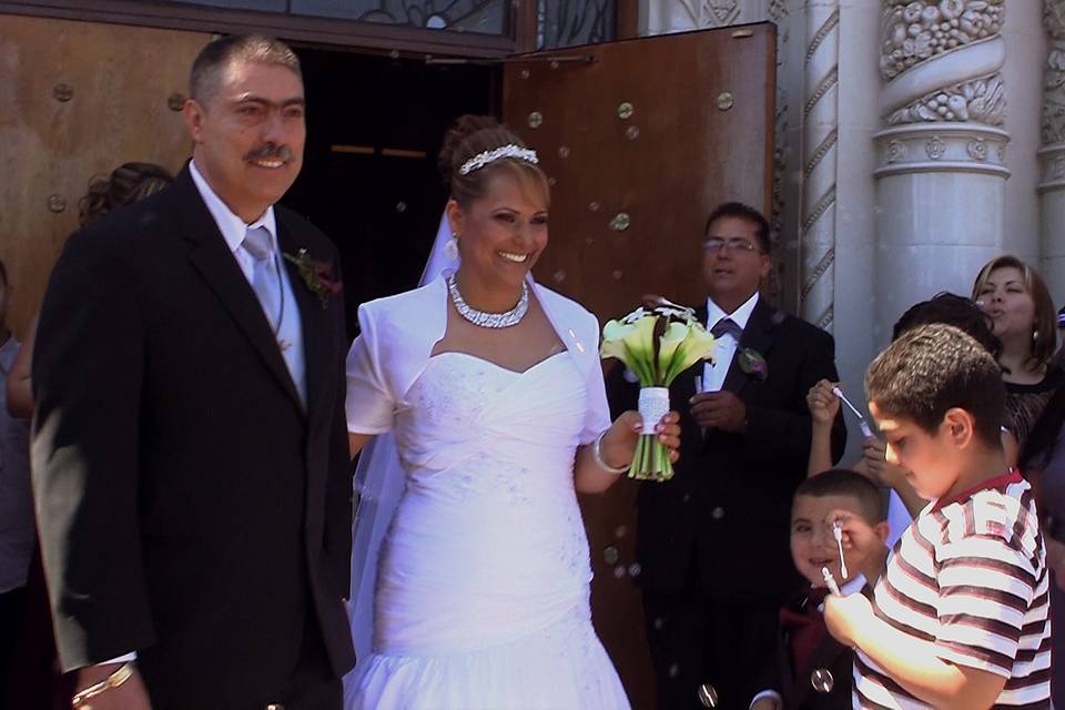 Mateo & Angelita renewed their wedding vows for their 25th anniversary at St. Paul's Cathedral in Yakima, WA. and had a huge reception at the Selah Civic Center in Selah, WA.