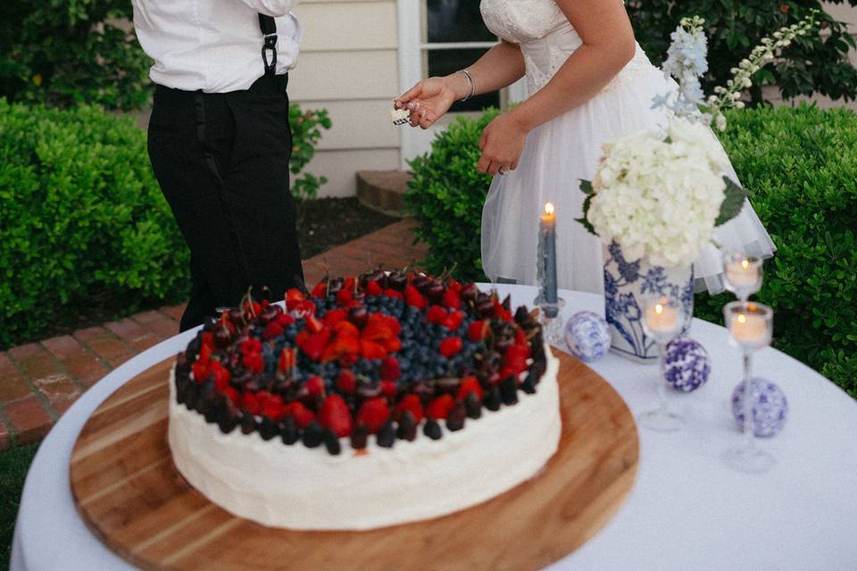 Cake eating