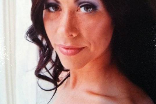 makeup applicationshair (clip-in extensions)