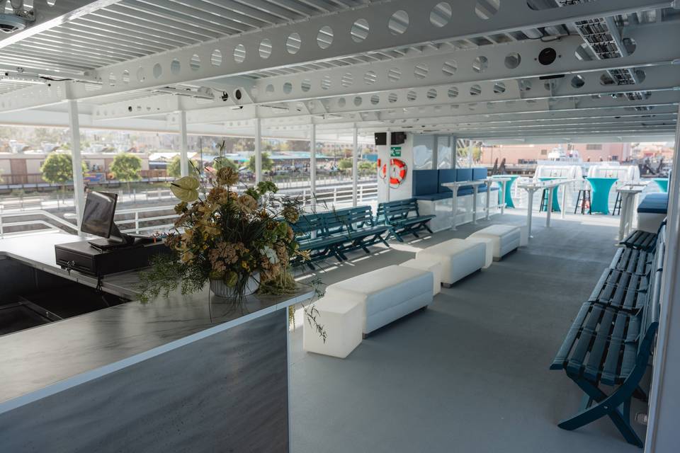 El Escudo Mid Deck