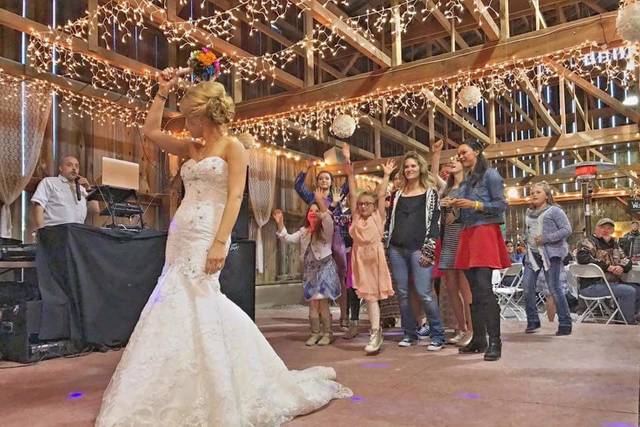 Bouquet toss