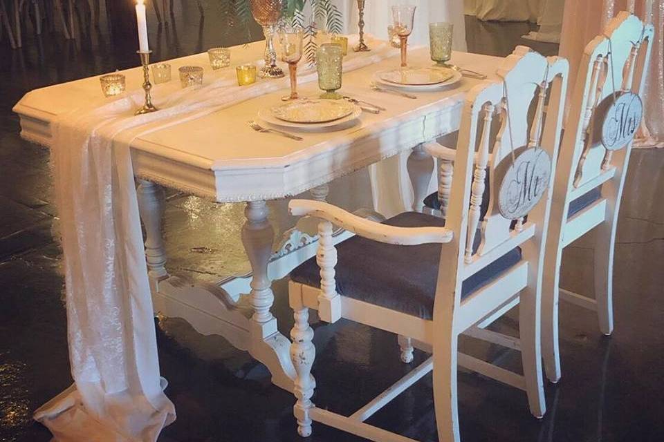 Sweetheart Table & Chairs