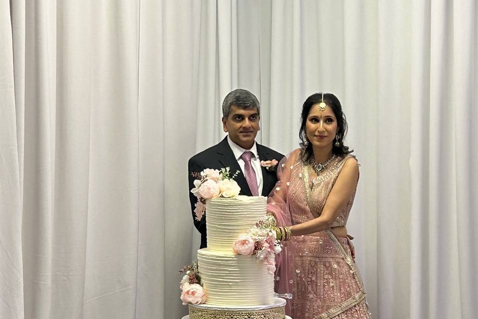 Rahul & Vandana cake cutting