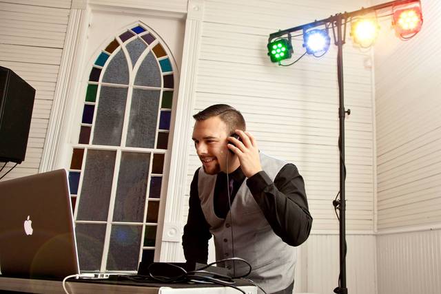 Wedding dj