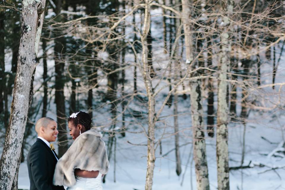 Winter wedding. Couple portrait.