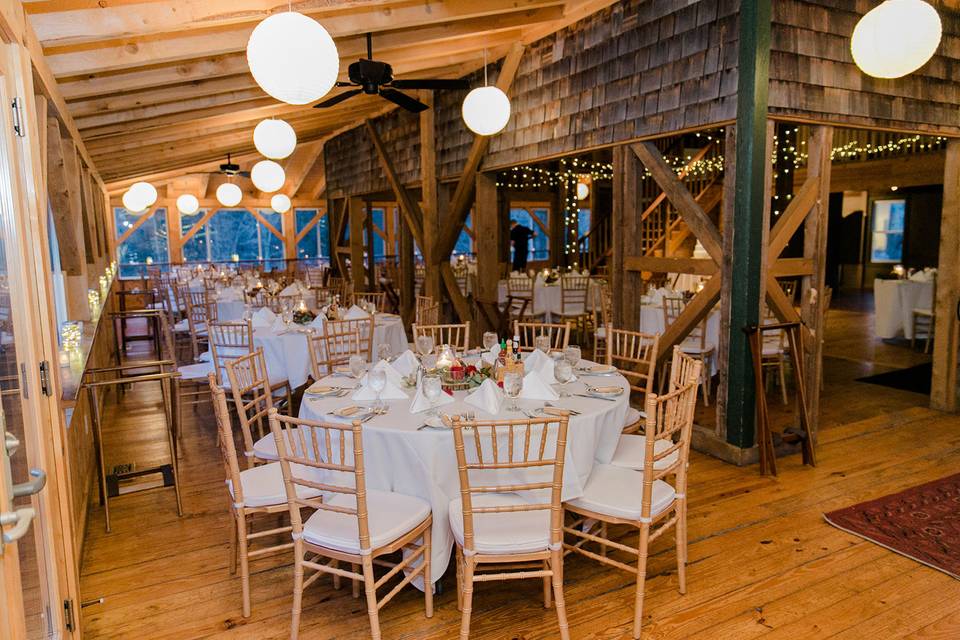 Exquisite and delicious gourmet dinners in one of our rustic wedding barns.