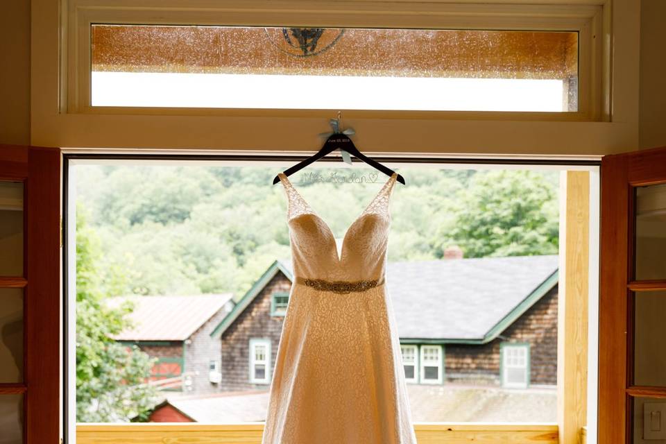 A sparkling bride takes a moment to prepare before her ceremony begins.