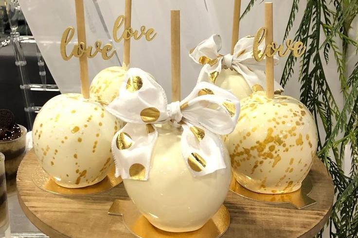 White and Gold Wedding Apples