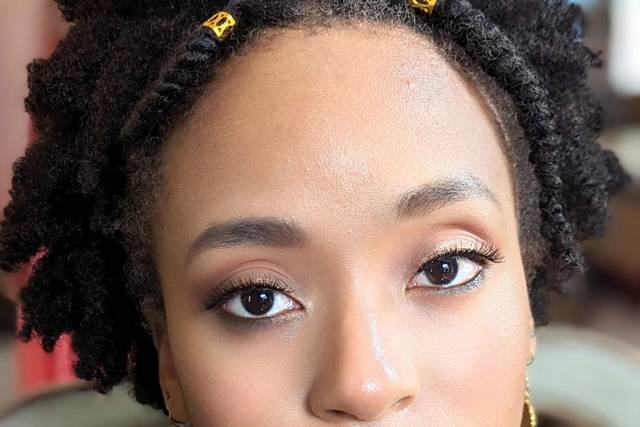 Neutrals with smoky liner