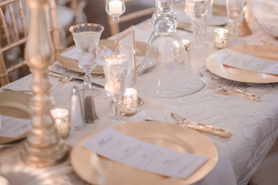 Candlelit table | The Wedding Traveler
