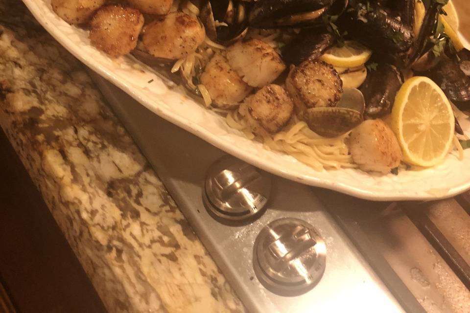 Seafood Medley, family Style