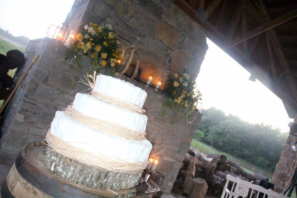 Cake and mantle