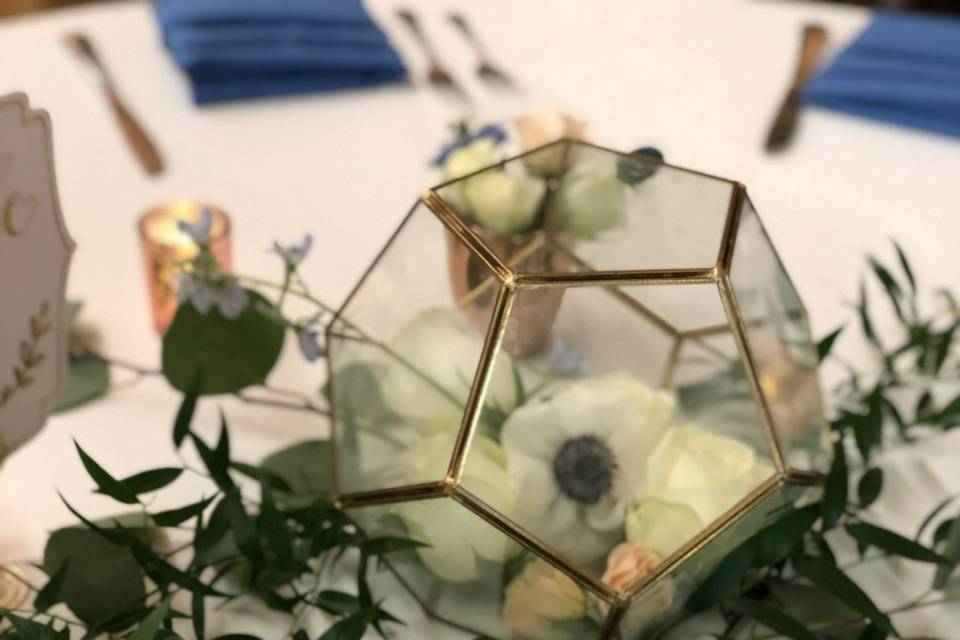 Centerpiece with a pink rose