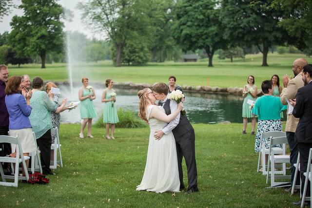 Kisses in view of the fountain