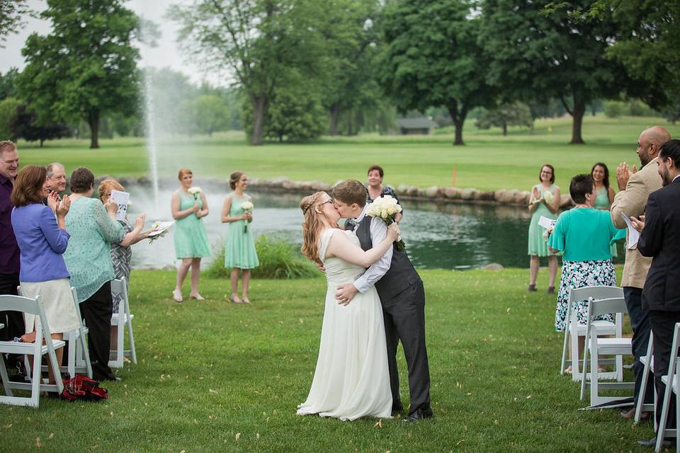 Kisses in view of the fountain