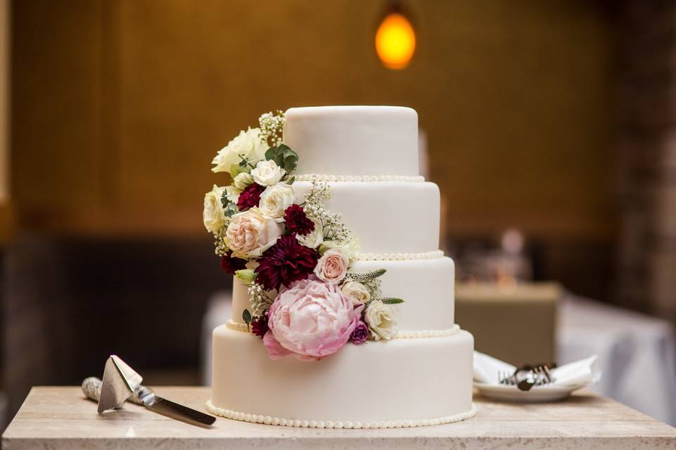 Wedding cake by Larkspur