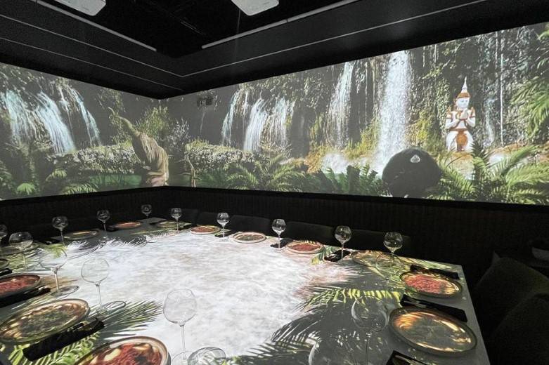 Video mapping dining experience