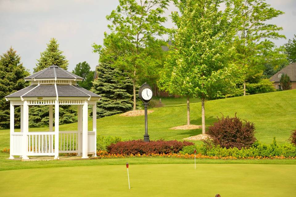 The Hawk Country Club