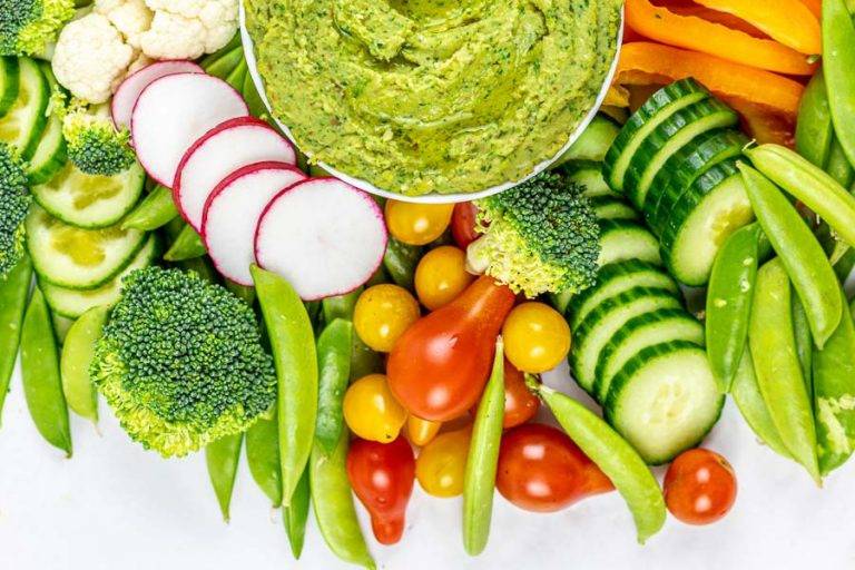 Veggies with aji verde dip