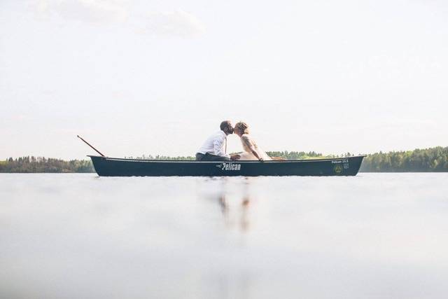 Canoe Kiss