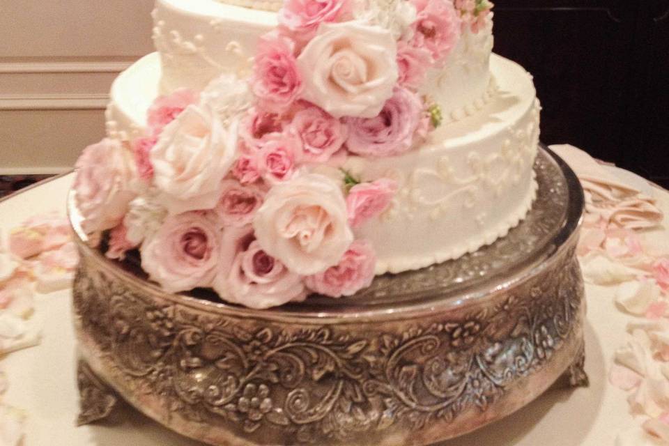 Cascading cake flowers