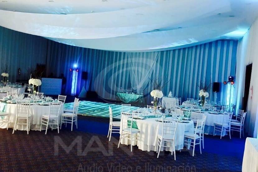 Uplights ballroom & lighted dancefloor